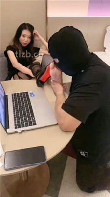 【悠米S】和姐姐玩弄毯子，鞋底喂食骑马 YC-230419-7