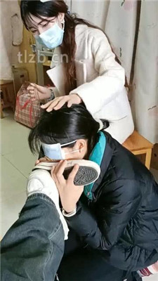 【台湾踩踏俱乐部】台灣踩踏俱乐部 蕾公主的人体鞋架践踏舞蹈