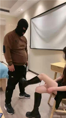 图片[10]_【乔伊】耳光连环抽/踩踏转胯提档/坐脸窒息_HD绳艺资源