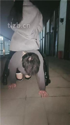 图片[15]_【昭玥】深夜户外-牵狗链遛狗爬行-骑马转胯-踩踏_HD绳艺资源