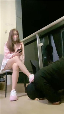 图片[8]_【小软】艺校女神-运动鞋黑棉袜踩踏喂食/吃袜子/喝口水圣水_HD绳艺资源