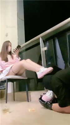 图片[15]_【小软】艺校女神-运动鞋黑棉袜踩踏喂食/吃袜子/喝口水圣水_HD绳艺资源