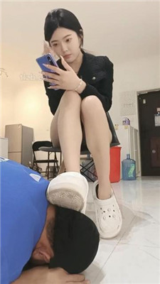 【小殿下】脏拖鞋踩贱奴_HD绳艺资源