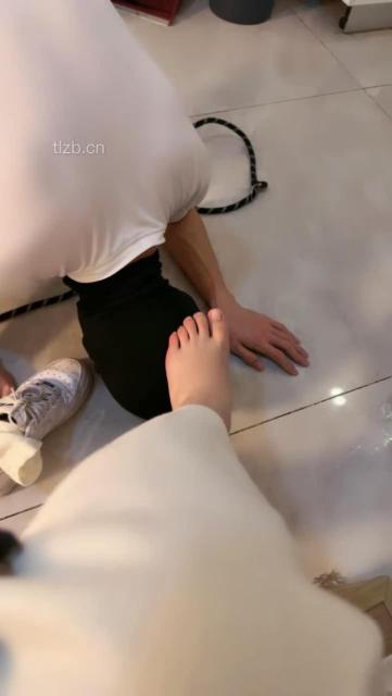 图片[16]_【樱子大人】舔原味裸足白袜/空军一号踩踏/鞋抽耳光_HD绳艺资源