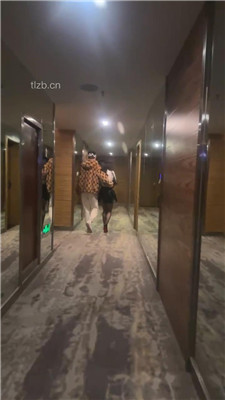 【芊芊】帆布鞋拖裸足踩金鱼爆浆
