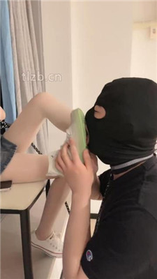 图片[8]_【万一】帆布鞋女神跳踩/踢踹/碾压喂食_HD绳艺资源