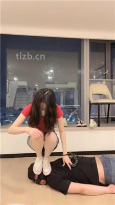 图片[11]_【万一】帆布鞋女神跳踩/踢踹/碾压喂食_HD绳艺资源