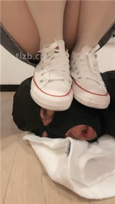 图片[17]_【万一】帆布鞋女神跳踩/踢踹/碾压喂食_HD绳艺资源