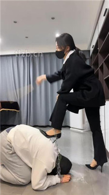 图片[4]_【辣姐】女白领S-耳光/铁链拴狗/藤条皮带训练/肉丝插嘴/踩踏喂食_HD绳艺资源