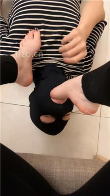 图片[10]_【琳儿】闻白袜-鞋窝/碾压狗爪/插嘴/捂脸窒息/骑狗脖/喂口水_HD绳艺资源