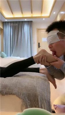 图片[9]_【苒溪】品尝原味裸足/吸袜子/转胯/插嘴_HD绳艺资源