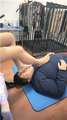 图片[5]_【冰色】肥奴闻舔高跟肉丝脚/揪耳朵踩踏_HD绳艺资源