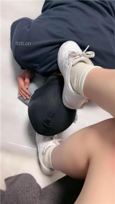 图片[18]_【樱子大人】骑马-舔空军一号棉袜-臭脚捂脸-转胯【下】_HD绳艺资源