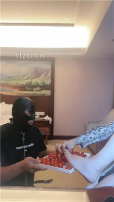 图片[9]_【小月牙】贵妇玩狗-吃口水闻享受/舔鞋/丝袜塞嘴/物化人体托盘_HD绳艺资源