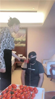 图片[15]_【小月牙】贵妇玩狗-吃口水闻享受/舔鞋/丝袜塞嘴/物化人体托盘_HD绳艺资源