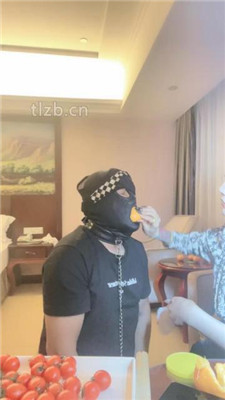 图片[19]_【小月牙】贵妇玩狗-吃口水闻享受/舔鞋/丝袜塞嘴/物化人体托盘_HD绳艺资源