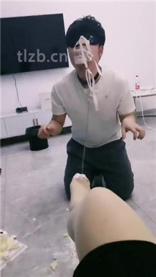 图片[13]_【甜桃】给狗过生日-踩踏蛋糕喂食-口水圣水_HD绳艺资源