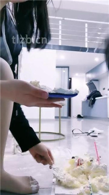 图片[14]_【甜桃】给狗过生日-踩踏蛋糕喂食-口水圣水_HD绳艺资源