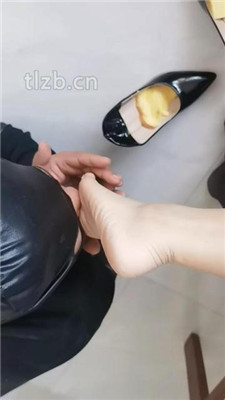 图片[11]_【奶御】吊绑虐狗-闻高跟黑丝jio/喂食面包鞋垫_HD绳艺资源