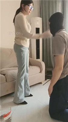 图片[4]_【小殿下】抽耳光/磕头求虐/高跟踩虐_HD绳艺资源