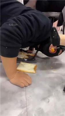 图片[15]_【喵主】办公室双S-桌底跪舔/踩踏喂食/口水吐脸_HD绳艺资源