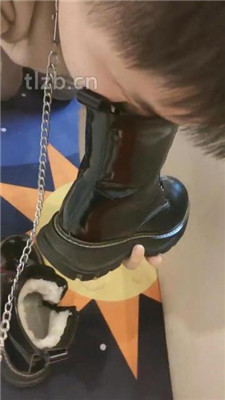 图片[4]_【尤物大大】骑马爬行/艺术闻超臭靴子棉袜/碾压狗爪/踩踏喂食_HD绳艺资源