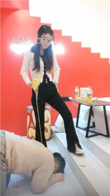 图片[12]_【尤物大大】骑马爬行/艺术闻超臭靴子棉袜/碾压狗爪/踩踏喂食_HD绳艺资源