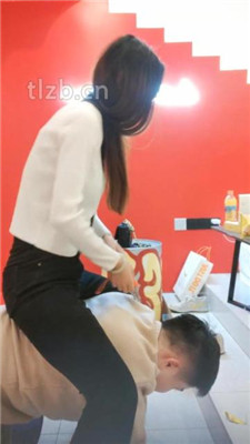 图片[16]_【尤物大大】骑马爬行/艺术闻超臭靴子棉袜/碾压狗爪/踩踏喂食_HD绳艺资源