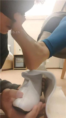 图片[2]_【广州丝主】脏长靴裸足狂舔_HD绳艺资源