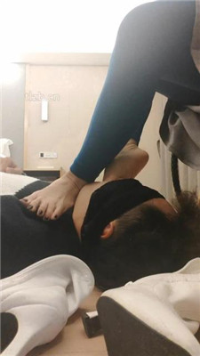 图片[11]_【广州丝主】脏长靴裸足狂舔_HD绳艺资源