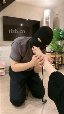 图片[13]_【七七】闺蜜双调-坐垫舔脚/裸足深喉/浓痰踩踏【双视角版】_HD绳艺资源