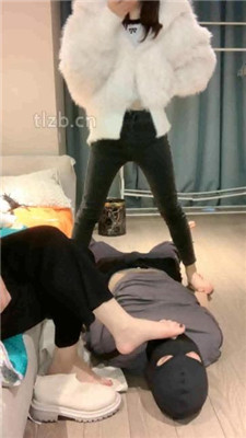 图片[17]_【七七】闺蜜双调-坐垫舔脚/裸足深喉/浓痰踩踏【双视角版】_HD绳艺资源