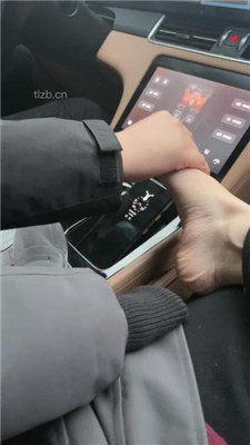 图片[4]_【筱月】运动鞋白袜裸足诱惑滴滴司机_HD绳艺资源