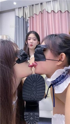 图片[2]_【麋鹿银儿】奴下奴双女慕-接吻轮流浓痰吐脸/骑马/三人踩踏_HD绳艺资源
