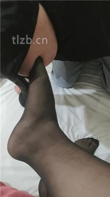 【姗姗】黑丝白船袜插嘴恋足舔_HD绳艺资源