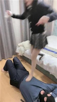 图片[9]_【桃子sama】小白鞋踩踏提档/脚喂酸奶_HD绳艺资源