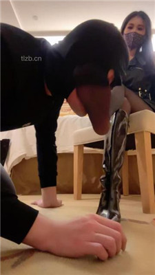 图片[5]_【冰爷】跪舔长靴黑丝/转胯/丝袜塞嘴踩踏_HD绳艺资源