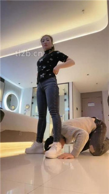 图片[2]_【魅儿】小白鞋碾压狗爪/白袜脚辱狗/胯下奴/裸足插嘴_HD绳艺资源