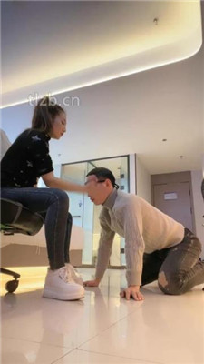 图片[3]_【魅儿】小白鞋碾压狗爪/白袜脚辱狗/胯下奴/裸足插嘴_HD绳艺资源