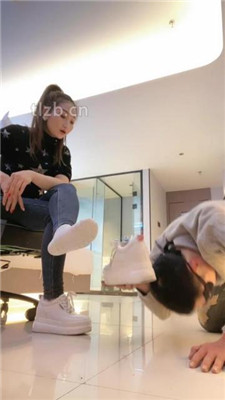 图片[10]_【魅儿】小白鞋碾压狗爪/白袜脚辱狗/胯下奴/裸足插嘴_HD绳艺资源