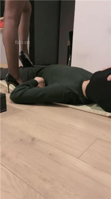 图片[15]_【烁烁】坐脸窒息/转胯sp/跪舔黑丝高跟/踩踏喂食_HD绳艺资源