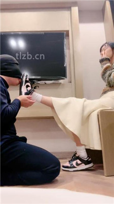 图片[3]_【崔崔】跪舔耐克板鞋白棉袜_HD绳艺资源