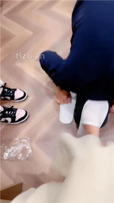 图片[7]_【崔崔】跪舔耐克板鞋白棉袜_HD绳艺资源