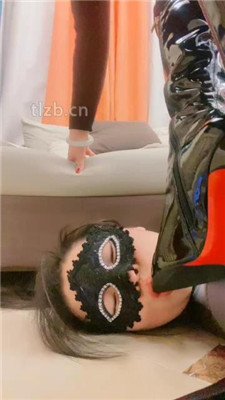 图片[9]_【高傲】裸足吮吸狂舔/长靴高跟碾压踩_HD绳艺资源