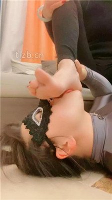 图片[13]_【高傲】裸足吮吸狂舔/长靴高跟碾压踩_HD绳艺资源