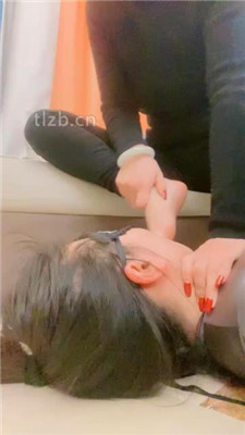 图片[18]_【高傲】裸足吮吸狂舔/长靴高跟碾压踩_HD绳艺资源