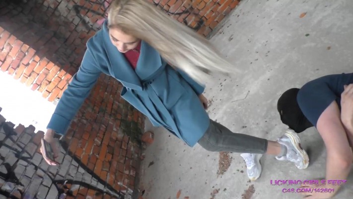 图片[3]_Nicole绳艺导师烂尾楼残虐贱狗，舔脏鞋底喝浓痰！还拍照羞辱！_HD绳艺资源