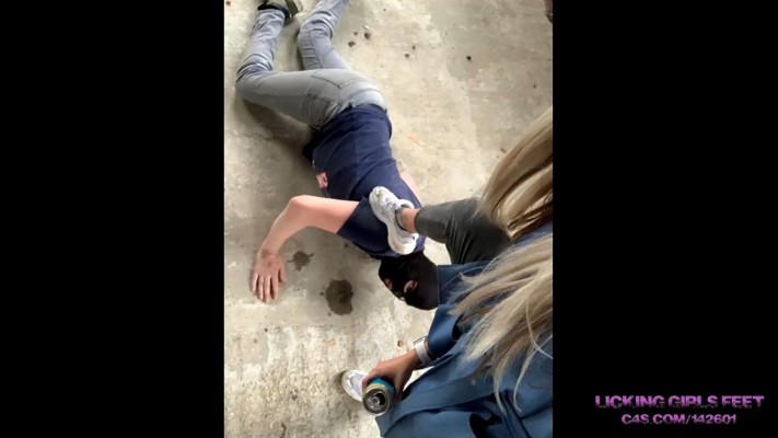 图片[8]_Nicole绳艺导师烂尾楼残虐贱狗，舔脏鞋底喝浓痰！还拍照羞辱！_HD绳艺资源