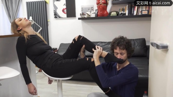 图片[4]_脱了皮靴闻她臭棉袜脚！贱男还把女神玩坏了！_HD绳艺资源