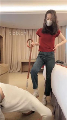 图片[2]_【万一】高跟匡威玩弄绿帽前任/踩狗爪/舔超脏鞋底/桌底虐/捂脸_HD绳艺资源